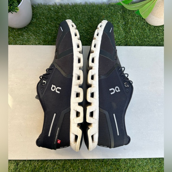 On Cloud 5 Sneakers in Black /white men size  12 gently used - Picture 8 of 16